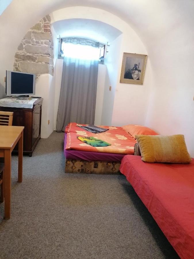 Fara Choustnikovo Hradiste Hotell Eksteriør bilde