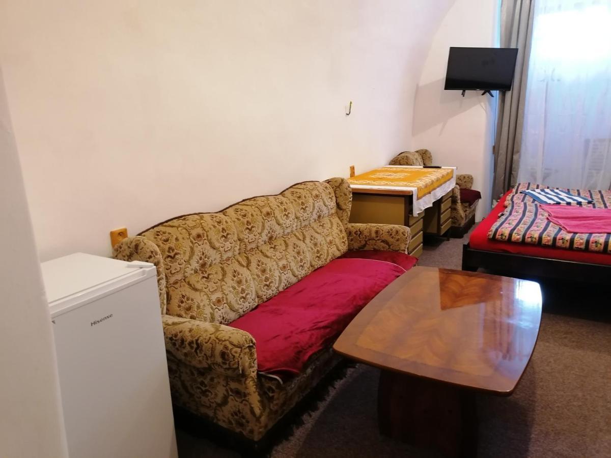 Fara Choustnikovo Hradiste Hotell Eksteriør bilde